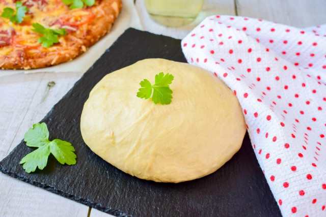 Ciasto na pizzę na kefirze bez drożdży przepis ze zdjęciami krok po kroku i wideo