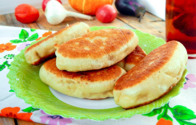 Pierożki na kefirze z drożdżami z patelni przepis ze zdjęciami krok po kroku