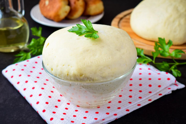 Ciasto drożdżowe na śmietanie przepis ze zdjęciami krok po kroku