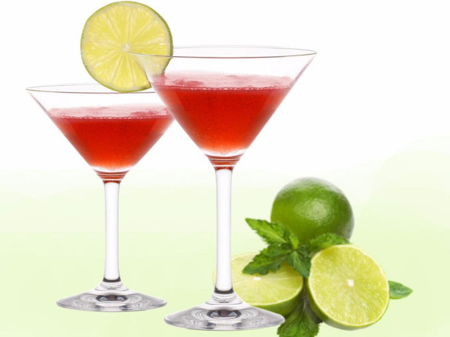Koktajl Cosmopolitan z likierem Cointreau przepis ze zdjęciami krok po kroku