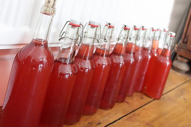 Domowe wino ze sfermentowanej konfitury przepis ze zdjęciami krok po kroku