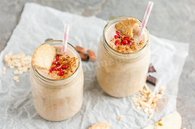 Smoothie z bananem, granatem, ciastkami i cynamonem przepis ze zdjęciami krok po kroku