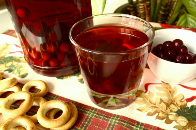 Kompot z wiśni z pestkami na zimę przepis ze zdjęciami krok po kroku