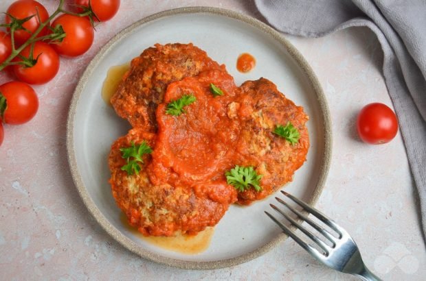 Kotlety w sosie pomidorowym-prosty i pyszny przepis ze zdjęciem (krok po kroku)