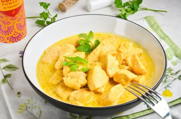 Gulasz z kurczaka ze śmietaną i curry