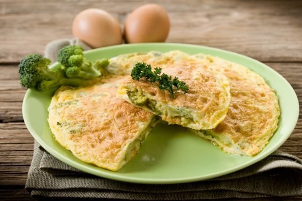 Omlet z brokułami w powolnej kuchence