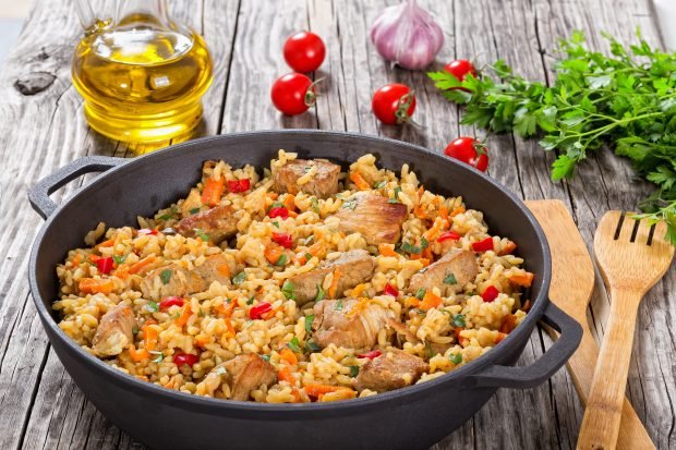 Paella z kurczakiem i warzywami