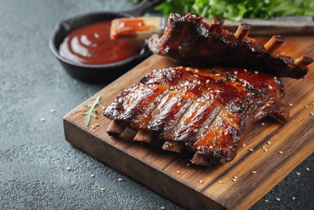 Żeberka wieprzowe w sosie barbecue w piekarniku-prosty i pyszny przepis, jak gotować krok po kroku