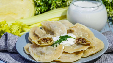 Pierogi z kapustą i mięsem mielonym przepis ze zdjęciami krok po kroku i wideo