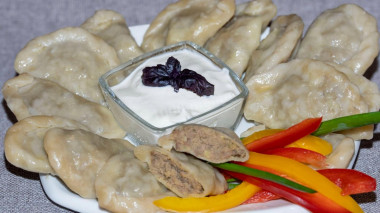 Pierogi z ziemniakami i wątróbką z ciasta parzonego przepis ze zdjęciami krok po kroku i wideo