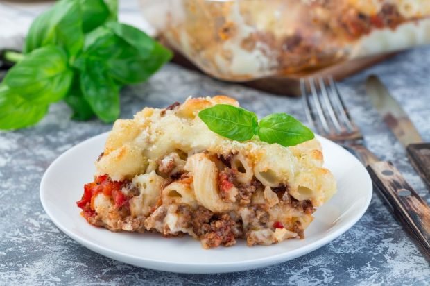 Zapiekanka z makaronu i mielonej wołowiny w powolnej kuchence