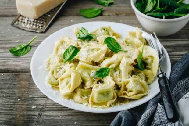 Ravioli z ricottą i szpinakiem-prosty i pyszny przepis, jak gotować krok po kroku