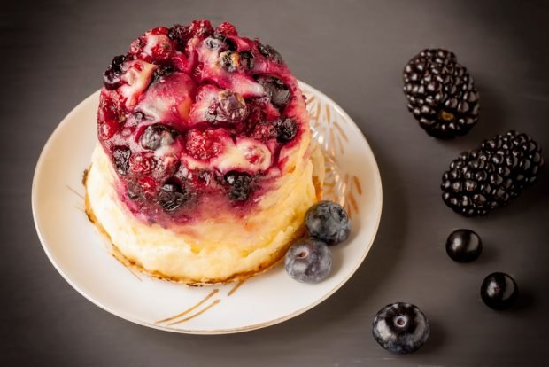 Zapiekanka z twarogu z dzikimi jagodami-prosty i pyszny przepis, jak gotować krok po kroku