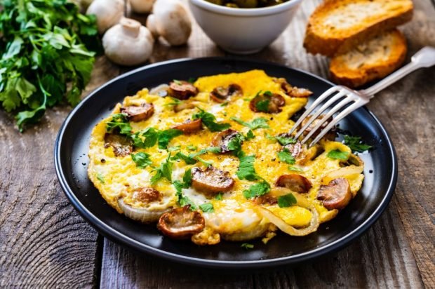 Omlet z pieczarkami i cebulą