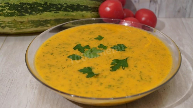 Zupa krem z cukinii z pomidorami i śmietanką przepis ze zdjęciami krok po kroku i wideo