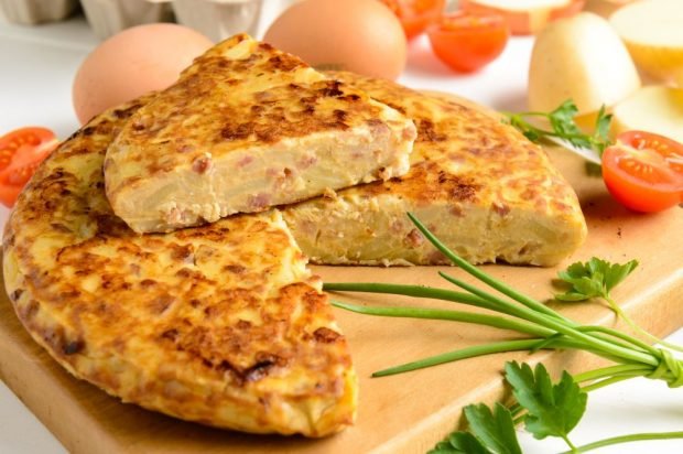 Klasyczny hiszpański omlet z szynką