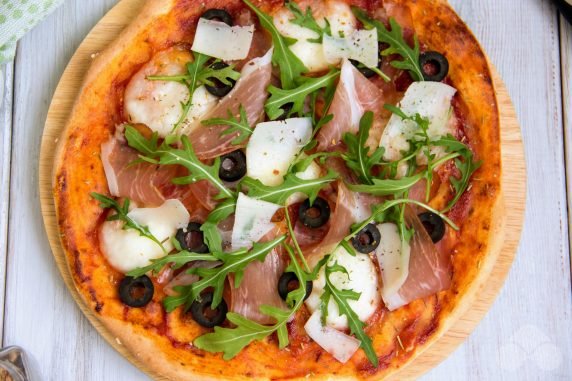 Pizza z prosciutto: zdjęcie przygotowania przepisu, krok 3