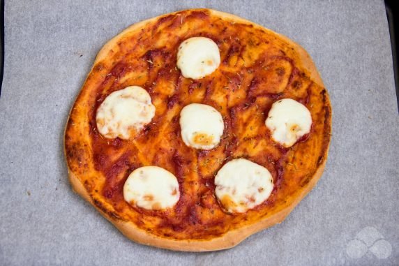 Pizza z prosciutto: zdjęcie przygotowania przepisu, krok 2