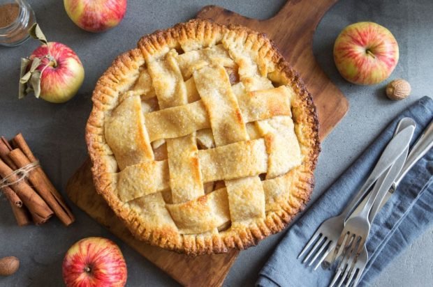 Domowe ciasto z jabłkami i cynamonem-prosty i pyszny przepis, jak gotować krok po kroku