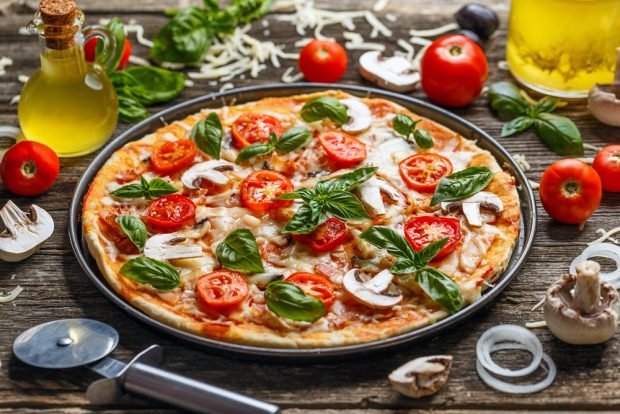 Włoska pizza na patelni-prosty i pyszny przepis, jak gotować krok po kroku