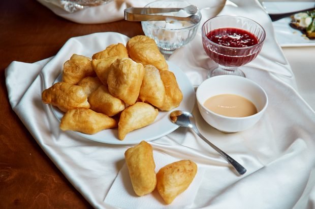 Powietrzne kazachskie baursaki na mleku-prosty i smaczny przepis, jak gotować krok po kroku