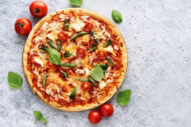 Pizza z brokułami i fasolką szparagową