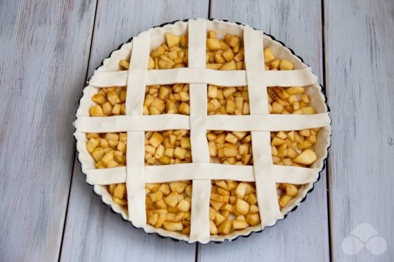 Szarlotka z ciasta francuskiego: zdjęcie przygotowania przepisu, krok 7 Szarlotka z ciasta francuskiego: zdjęcie przygotowania przepisu, krok 7