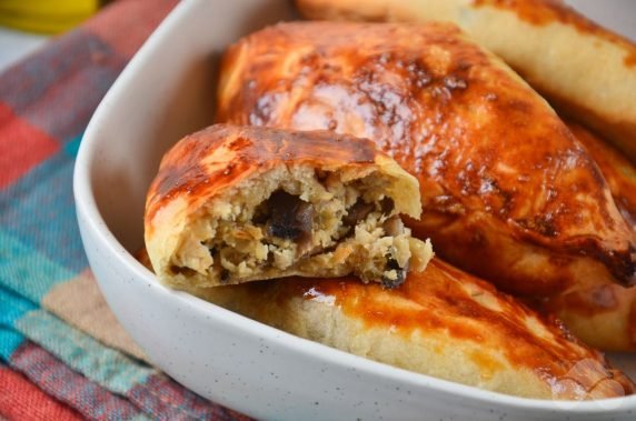 Placki z kurczakiem i grzybami: zdjęcie przygotowania przepisu, krok 8