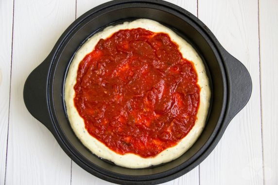 Serowa Pizza na patelni: zdjęcie przygotowania przepisu, krok 2 Serowa Pizza na patelni: zdjęcie przygotowania przepisu, krok 2