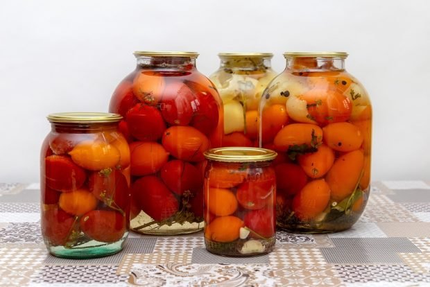 Pomidory z czosnkiem i papryką na zimę-prosty i pyszny przepis, jak gotować krok po kroku
