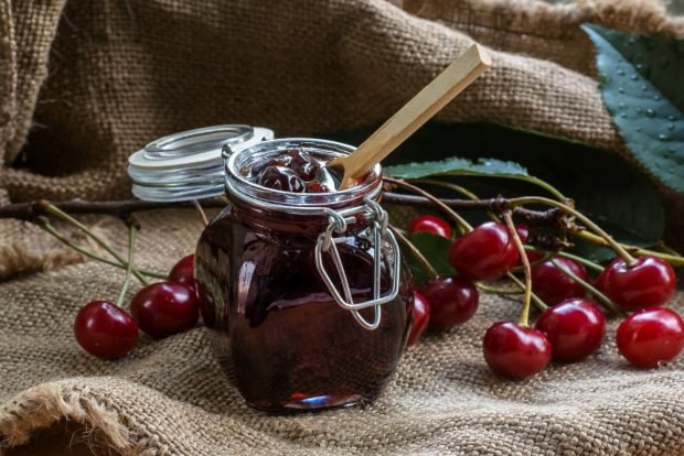 Dżem wiśniowy z pestkami z żelatyną-prosty i pyszny przepis, jak gotować krok po kroku