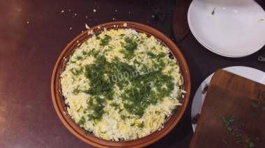 Sałatka „Fiesta” z filetem z kurczaka, grzybami i majonezem przepis ze zdjęciami krok po kroku i wideo