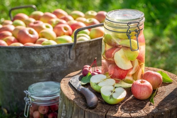 Kompot z berberysem i jabłkami na zimę