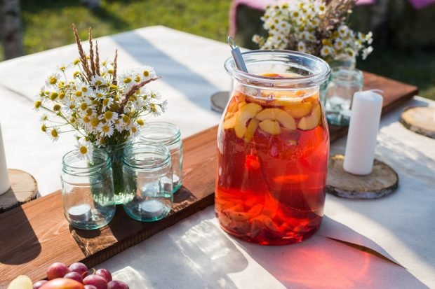 Kompot ze śliwek i moreli na zimę