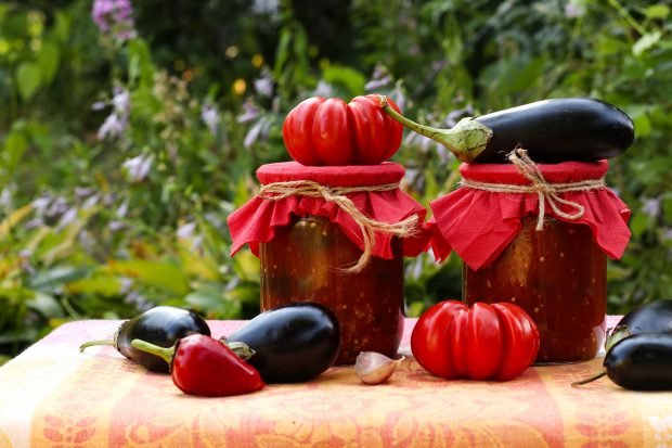 Bakłażan w pomidorach na zimę-prosty i pyszny przepis na gotowanie krok po kroku