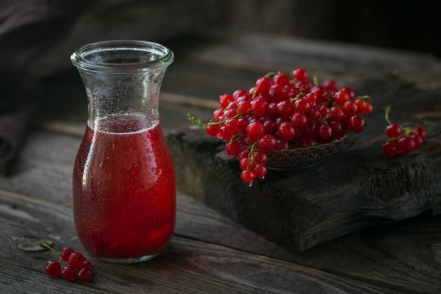 Kompot z czerwonej porzeczki na zimę bez sterylizacji