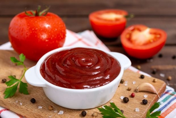 Ketchup pomidorowy z przyprawami na zimę-prosty i smaczny przepis na gotowanie krok po kroku