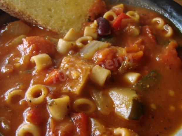Gęsta i sycąca zupa minestrone z Włoch przepis ze zdjęciami krok po kroku
