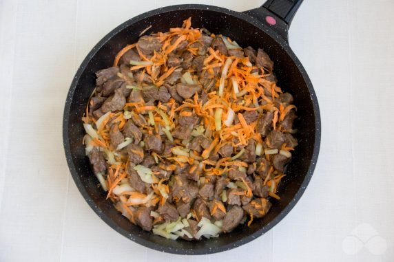 Lagman z wołowiną i gotowym makaronem: zdjęcie przygotowania przepisu, krok 4 Lagman z wołowiną i gotowym makaronem: zdjęcie przygotowania przepisu, krok 4