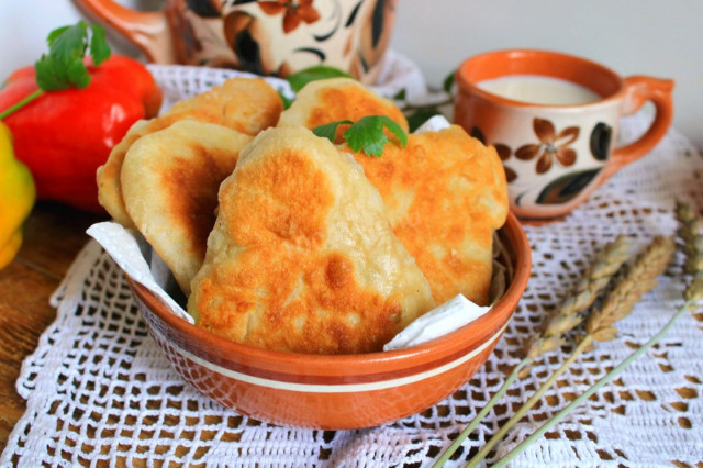 Pierożki na kefirze smażone na patelni przepis ze zdjęciami krok po kroku i wideo