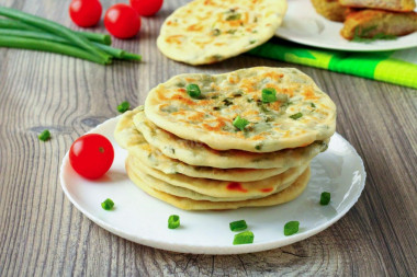 Placki ze szczypiorkiem na patelni przepis ze zdjęciami krok po kroku i wideo