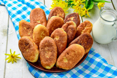 Smażone pierożki z nadzieniem ziemniaczanym przepis ze zdjęciami krok po kroku