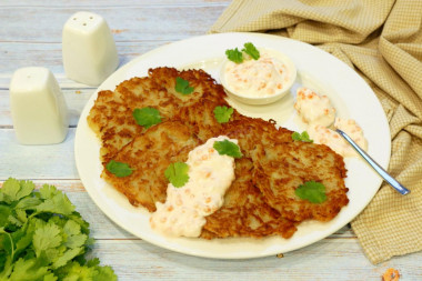 Latkes na Chanukę – żydowskie placki ziemniaczane przepis ze zdjęciami krok po kroku