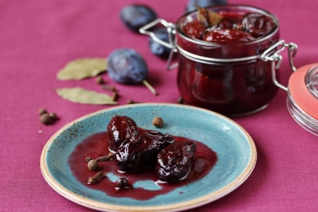 Śliwka z czosnkiem w marynacie na zimę-prosty i pyszny przepis, jak gotować krok po kroku