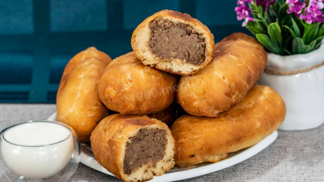 Smażone pierożki z ciasta na kefirze z wątróbką i ziemniakami przepis ze zdjęciami krok po kroku i wideo