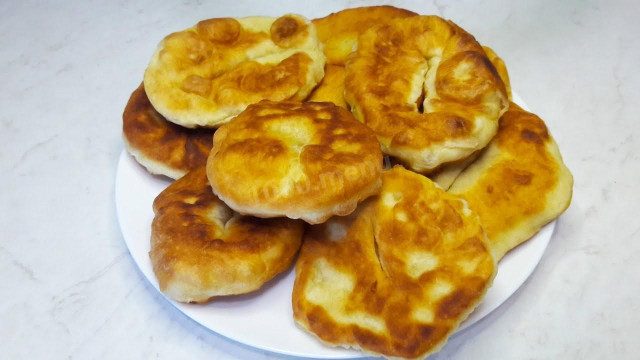 Puszyste smażone placki na kefirze przepis ze zdjęciami krok po kroku i wideo