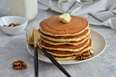 Puszyste pancakes na kefirze przepis ze zdjęciami krok po kroku i wideo