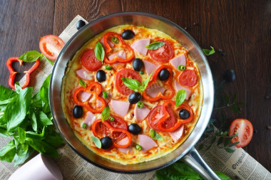 Pizza na patelni w 10 minut na śmietanie i majonezie przepis ze zdjęciami krok po kroku i wideo