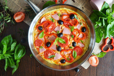 Pizza na patelni w 10 minut na śmietanie i majonezie przepis ze zdjęciami krok po kroku i wideo