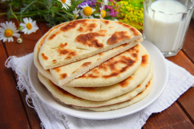 Placki na mleku z patelni przepis ze zdjęciami krok po kroku i wideo